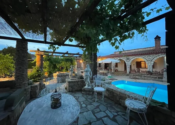 Saltos Apartment 1 - Serene Pool & Garden Escapeの写真