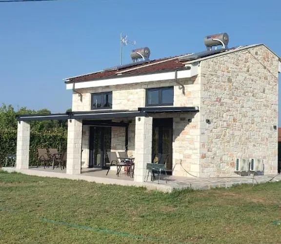 Willa Mik & Lena Paralia Dionisiou zdjęcie