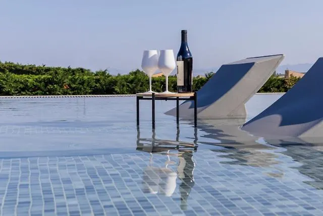 Oikos Sani Suites foto